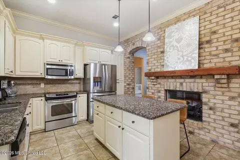 Kitchen - 116 Bridge Walk Dr, Canton, MS 39046 photo 2 of 4