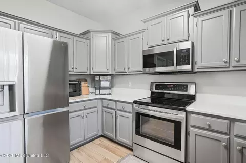 Kitchen - 3357 Shadow Moss Cv, Nesbit, MS 38651 photo 2 of 2