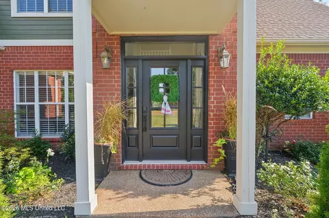 Entry Way - 3357 Shadow Moss Cv, Nesbit, MS 38651 photo 1 of 5