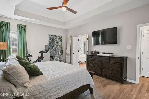 Bedroom - 3357 Shadow Moss Cv, Nesbit, MS 38651 photo 2 of 4