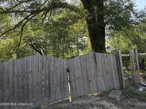 220 Shady Cir, Jackson, MS 39204 photo 2