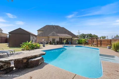 Exterior - 4558 Bakersfield Dr, Nesbit, MS 38651 photo 4 of 13