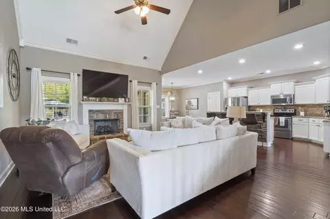Entry Way - 4558 Bakersfield Dr, Nesbit, MS 38651 photo 1 of 7