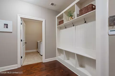 Entry Way - 4558 Bakersfield Dr, Nesbit, MS 38651 photo 4 of 7