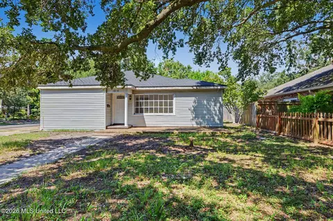1010 Wanda Pl, Gulfport, MS 39501