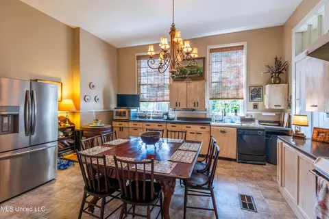 Kitchen - 131 Winchester Rd, Natchez, MS 39120 photo 1 of 1