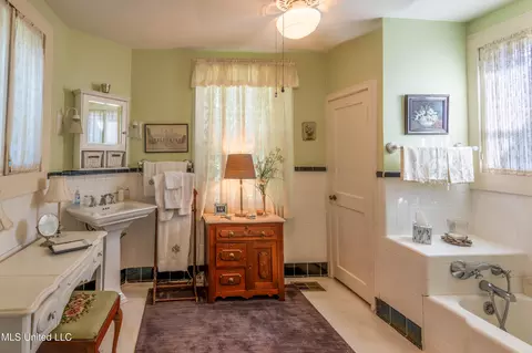 Bath - 131 Winchester Rd, Natchez, MS 39120 photo 1 of 1