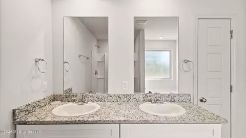 Bath - 784 Statesman Dr, Byram, MS 39272 photo 1 of 3