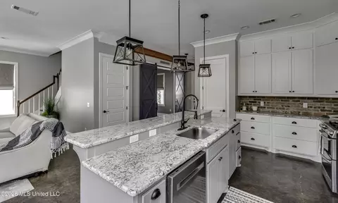 Kitchen - 150 Pine Ridge Cir, Brandon, MS 39047 photo 1 of 7