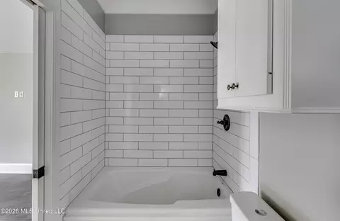 Bath - 150 Pine Ridge Cir, Brandon, MS 39047 photo 8 of 10
