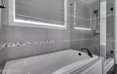Bath - 150 Pine Ridge Cir, Brandon, MS 39047 photo 4 of 10
