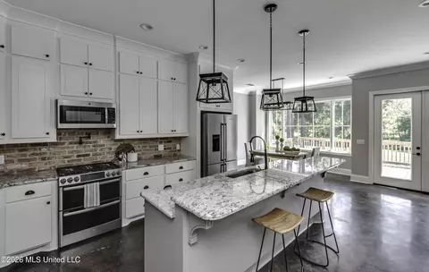 Kitchen - 150 Pine Ridge Cir, Brandon, MS 39047 photo 3 of 7
