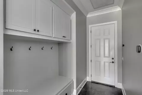 Entry Way - 150 Pine Ridge Cir, Brandon, MS 39047 photo 6 of 7