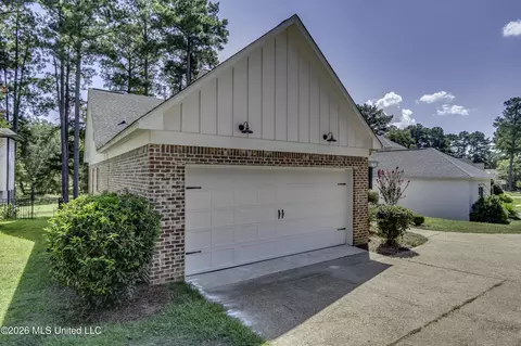 Exterior - 150 Pine Ridge Cir, Brandon, MS 39047 photo 7 of 19