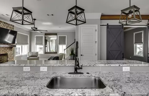 Kitchen - 150 Pine Ridge Cir, Brandon, MS 39047 photo 6 of 7