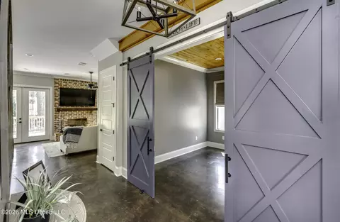Entry Way - 150 Pine Ridge Cir, Brandon, MS 39047 photo 3 of 7