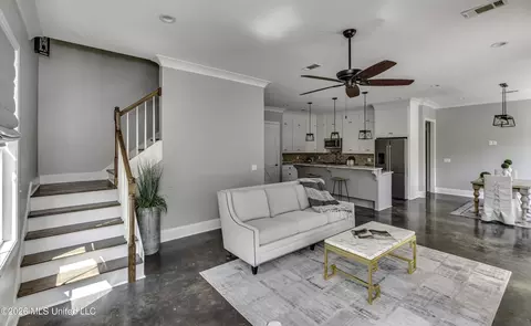 Entry Way - 150 Pine Ridge Cir, Brandon, MS 39047 photo 4 of 7