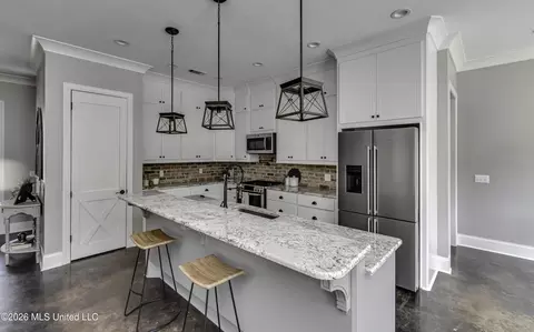Kitchen - 150 Pine Ridge Cir, Brandon, MS 39047 photo 2 of 7