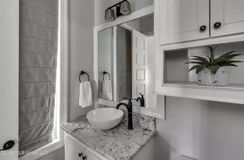 Bath - 150 Pine Ridge Cir, Brandon, MS 39047 photo 1 of 10