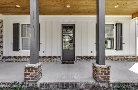 Exterior - 150 Pine Ridge Cir, Brandon, MS 39047 photo 3 of 19