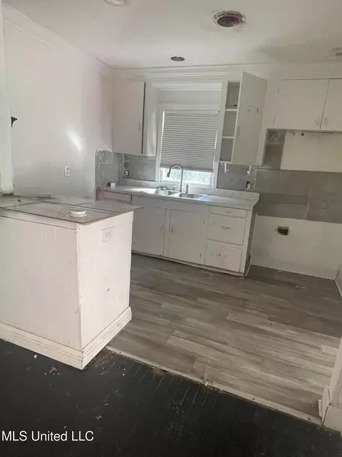 Kitchen - 2826 Donaldson Dr, Jackson, MS 39212 photo 2 of 3