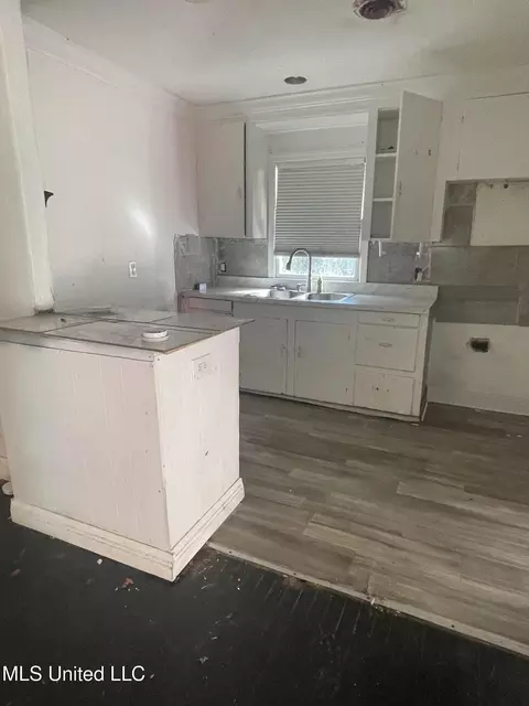 Kitchen - 2826 Donaldson Dr, Jackson, MS 39212 photo 3 of 3