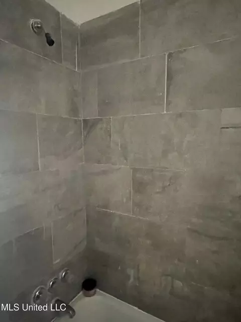 Bath - 2826 Donaldson Dr, Jackson, MS 39212 photo 3 of 5