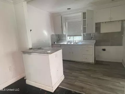 Kitchen - 2826 Donaldson Dr, Jackson, MS 39212 photo 1 of 3