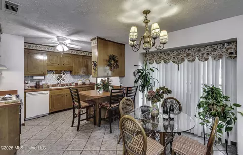 Dining - 405 Deborah Cir, Jackson, MS 39212 photo 1 of 2