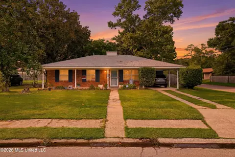 2331 Middlecoff Dr, Gulfport, MS 39507