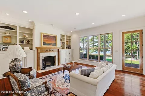 Living - 1039 Cedar Hill Rd, Madison, MS 39110 photo 2 of 6