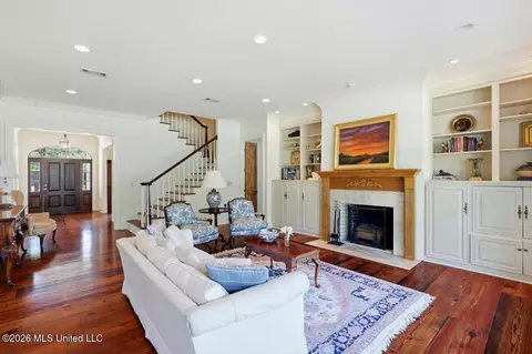 Living - 1039 Cedar Hill Rd, Madison, MS 39110 photo 4 of 6