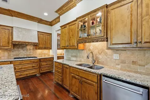 Kitchen - 1039 Cedar Hill Rd, Madison, MS 39110 photo 5 of 7