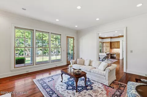 Living - 1039 Cedar Hill Rd, Madison, MS 39110 photo 6 of 6