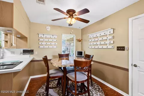 Dining - 674 Hilo St, Diamondhead, MS 39525 photo 4 of 4