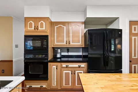 Kitchen - 674 Hilo St, Diamondhead, MS 39525 photo 5 of 5