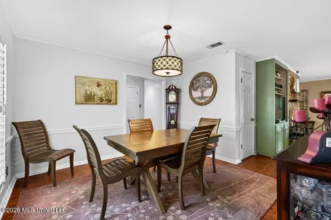 Dining - 674 Hilo St, Diamondhead, MS 39525 photo 3 of 4