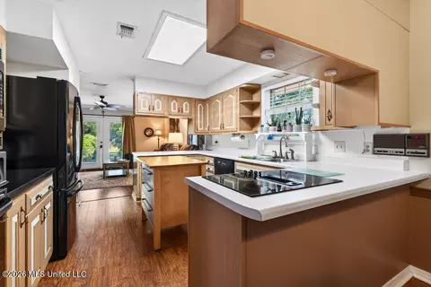 Kitchen - 674 Hilo St, Diamondhead, MS 39525 photo 2 of 5