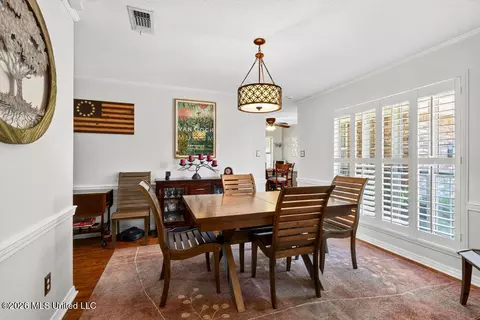 Dining - 674 Hilo St, Diamondhead, MS 39525 photo 2 of 4