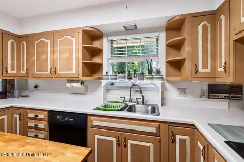 Kitchen - 674 Hilo St, Diamondhead, MS 39525 photo 3 of 5
