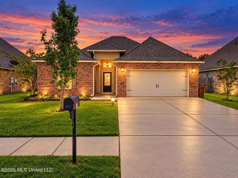 13347 Hilliard St, D'iberville, MS 39540