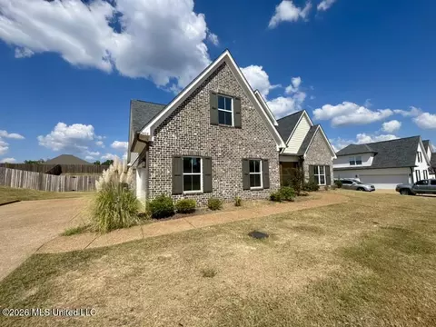 Exterior - 2484 Saint Ives Ln, Hernando, MS 38632 photo 3 of 5