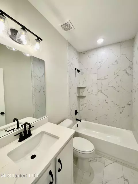 Bath - 2484 Saint Ives Ln, Hernando, MS 38632 photo 5 of 5