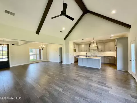 Living - 2484 Saint Ives Ln, Hernando, MS 38632 photo 2 of 4