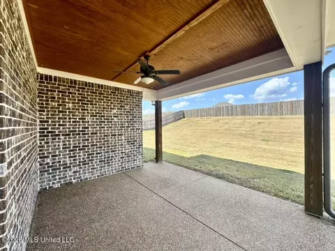 Exterior - 2484 Saint Ives Ln, Hernando, MS 38632 photo 4 of 5