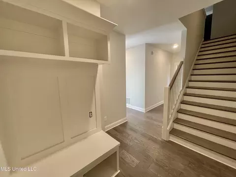 Entry Way - 2484 Saint Ives Ln, Hernando, MS 38632 photo 2 of 2