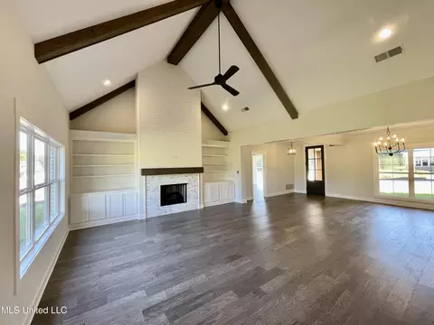 Living - 2484 Saint Ives Ln, Hernando, MS 38632 photo 1 of 4