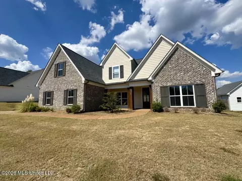 Exterior - 2484 Saint Ives Ln, Hernando, MS 38632 photo 2 of 5
