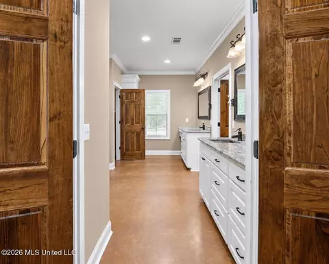 Entry Way - 166 Stratford Dr, Brandon, MS 39042 photo 3 of 4