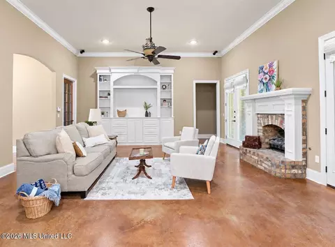 Living - 166 Stratford Dr, Brandon, MS 39042 photo 2 of 3